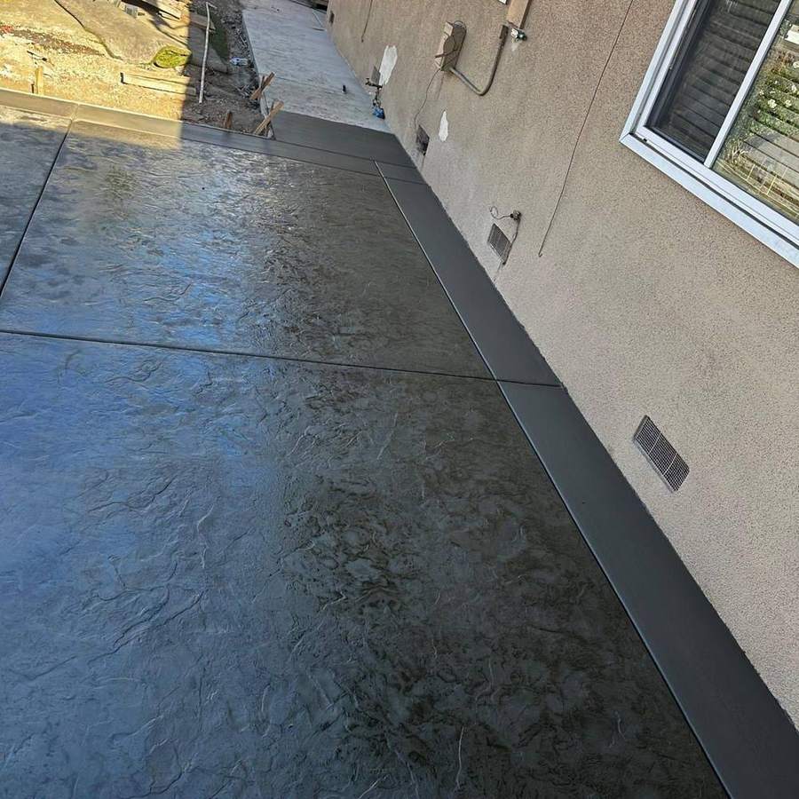 Textured side yard slab