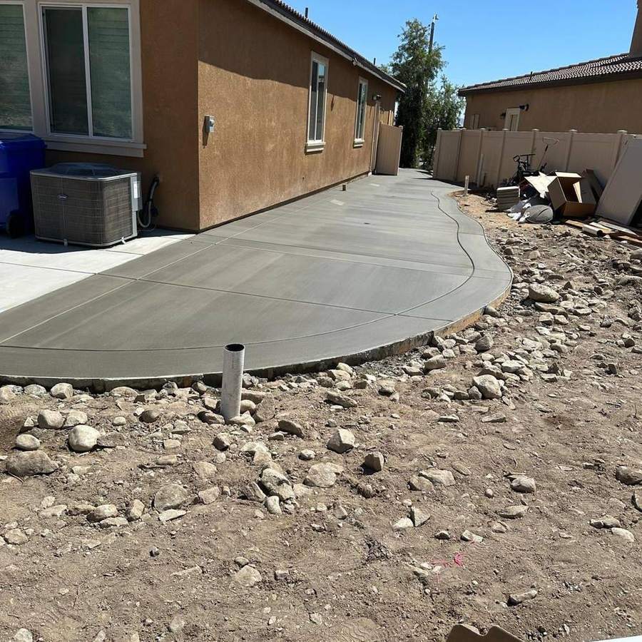 Curved side yard concrete